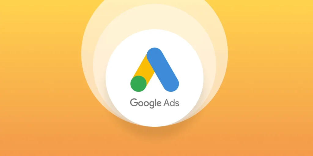 O logo do Google Ads, com um ícone colorido e o texto "Google Ads", está em um círculo branco centralizado sobre um fundo laranja e amarelo.